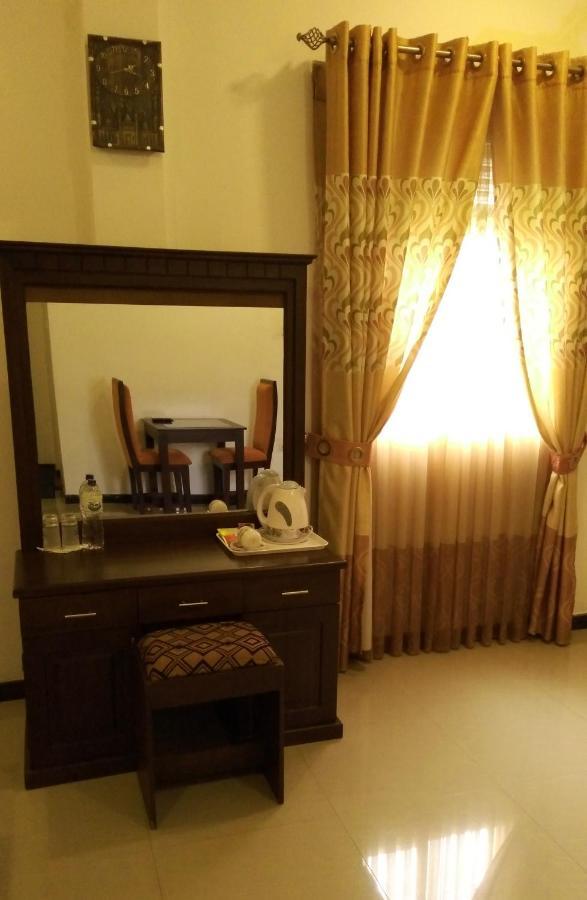 Akoya Pearl Hotel Ratnapura Esterno foto