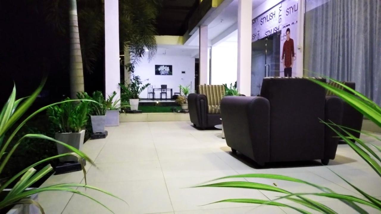 Akoya Pearl Hotel Ratnapura Esterno foto