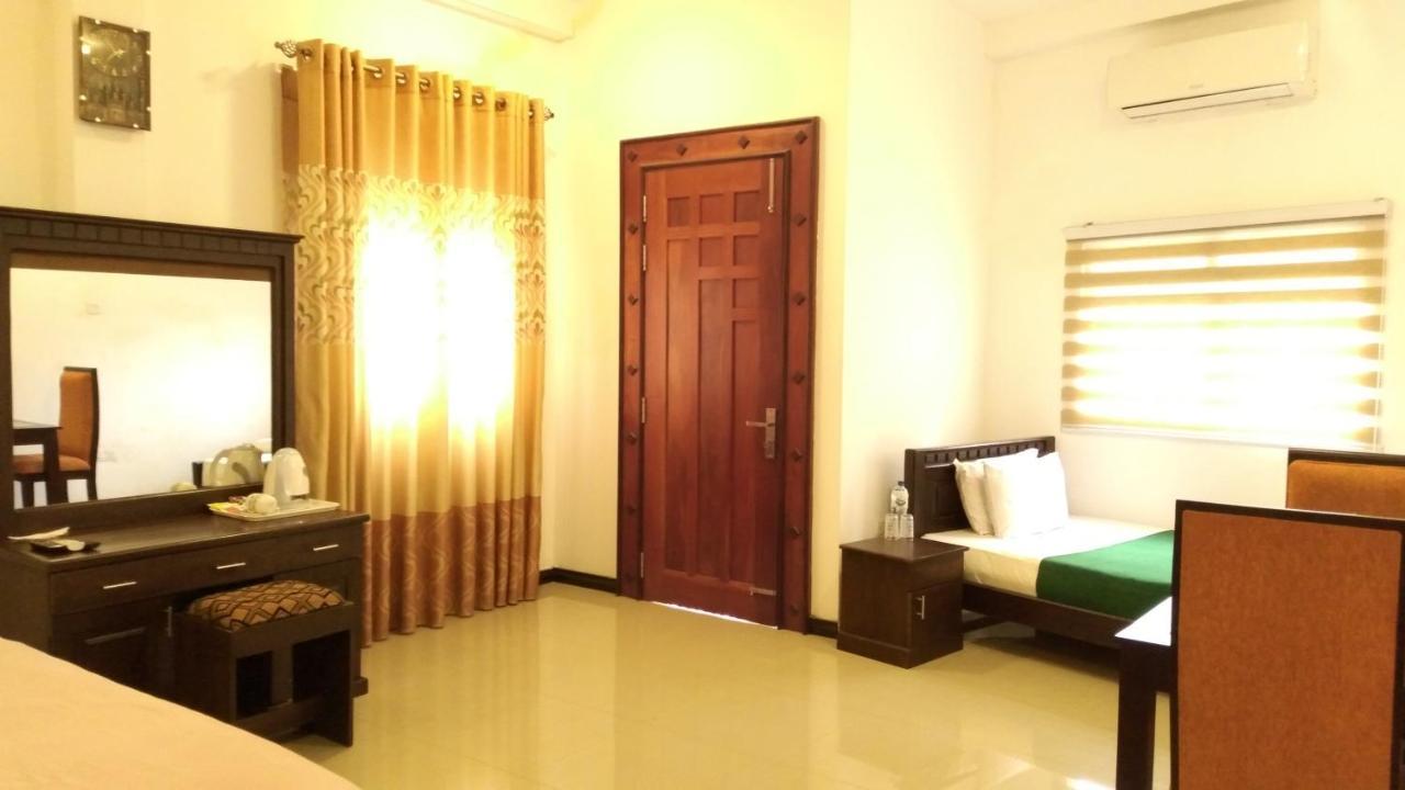 Akoya Pearl Hotel Ratnapura Esterno foto